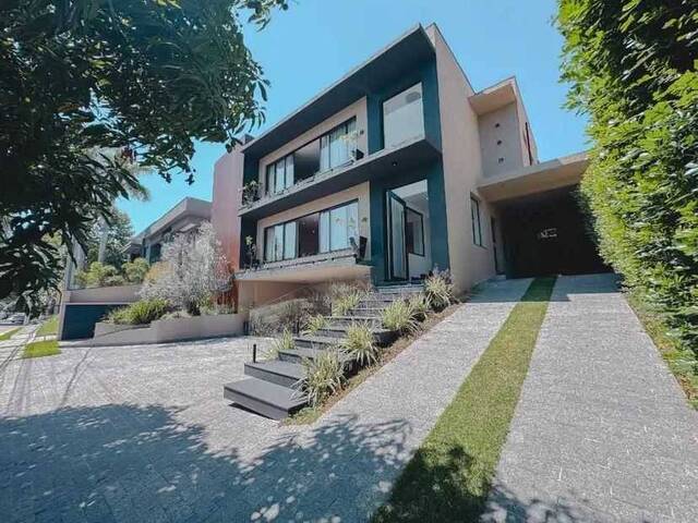 #60 - Casa para Venda em Barueri - SP