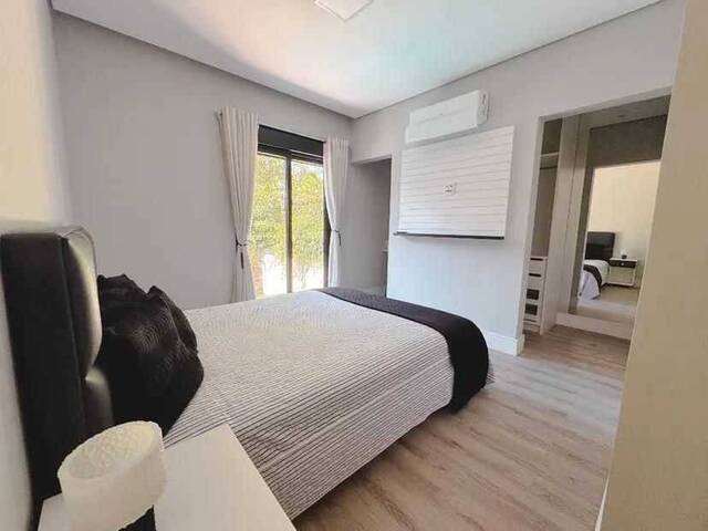 #60 - Casa para Venda em Barueri - SP